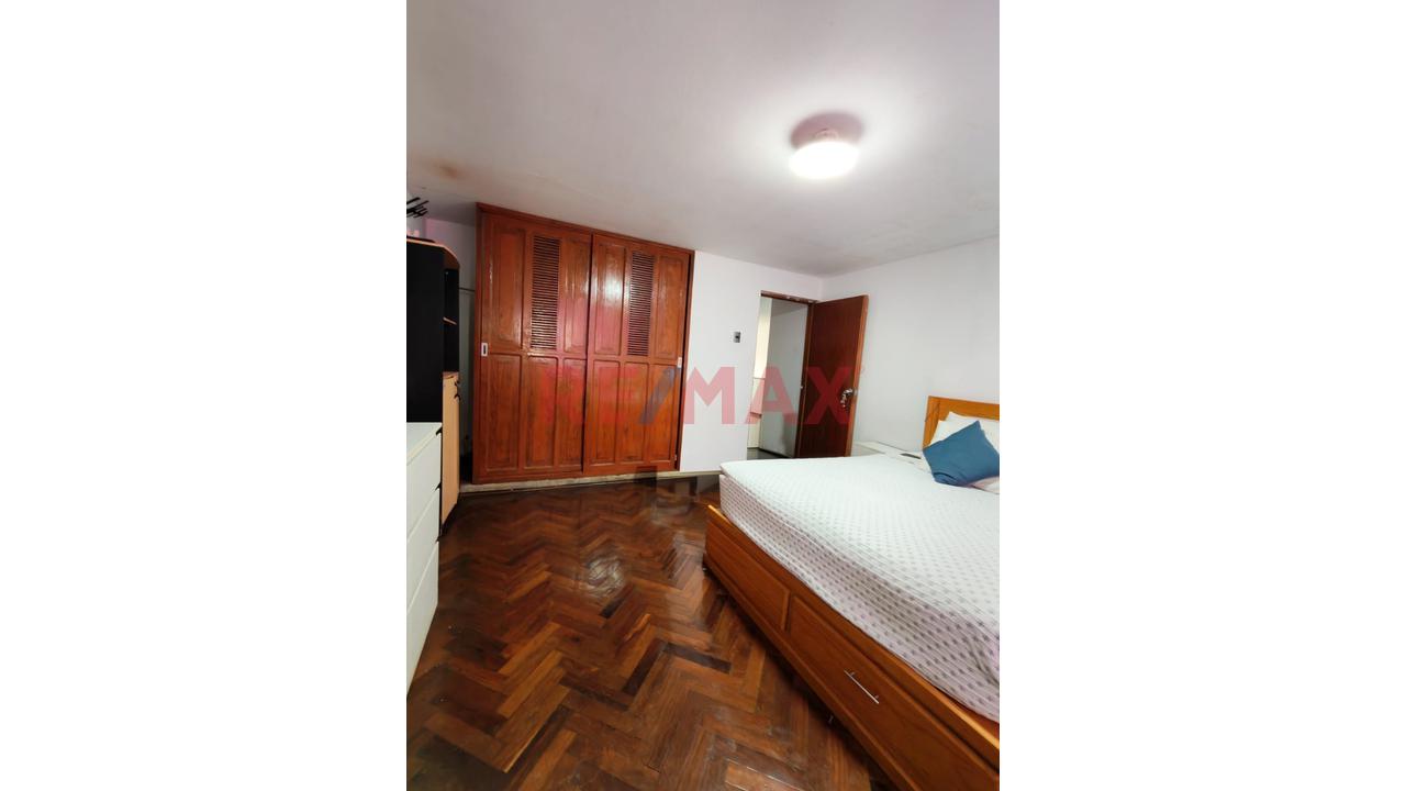 Venta De Casa Multifamiliar De 4 Pisos, Múltiples Habitaciones Y Baños Sobre Terreno De 173 M² C/Estacionamiento - 299.28 M2 De Construccion - 19