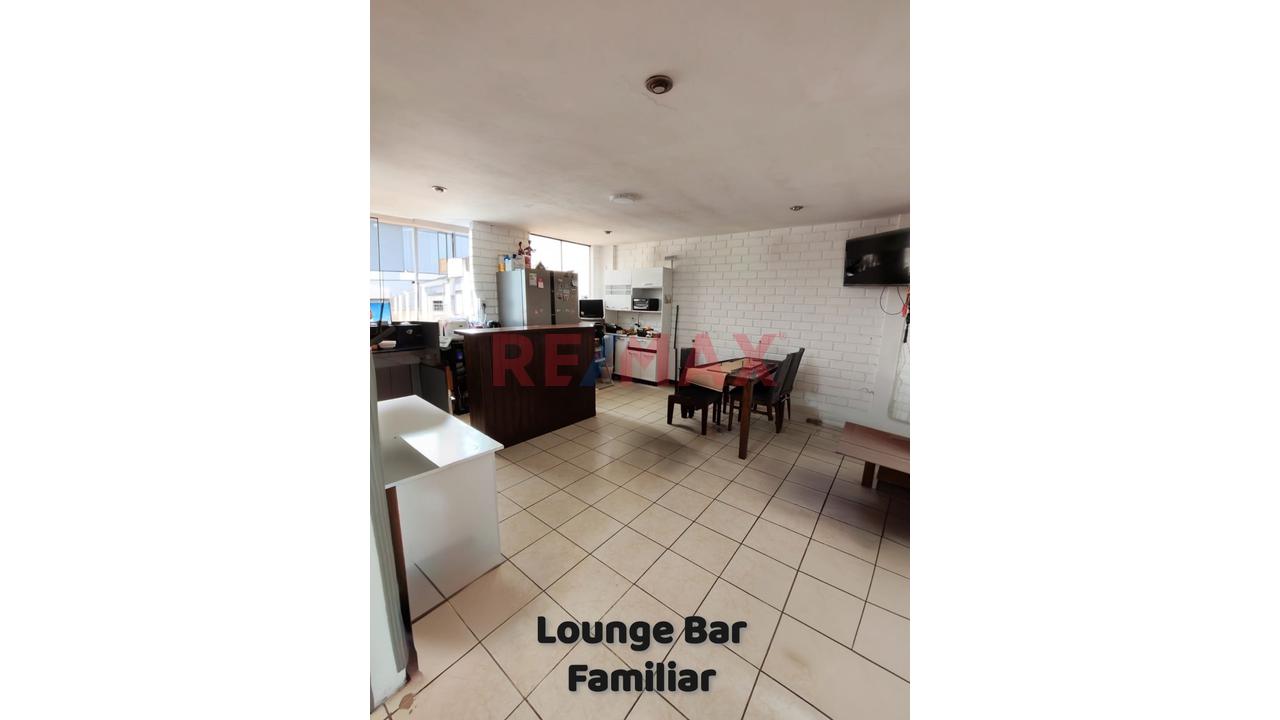 Venta De Casa Multifamiliar De 4 Pisos, Múltiples Habitaciones Y Baños Sobre Terreno De 173 M² C/Estacionamiento - 299.28 M2 De Construccion - 17