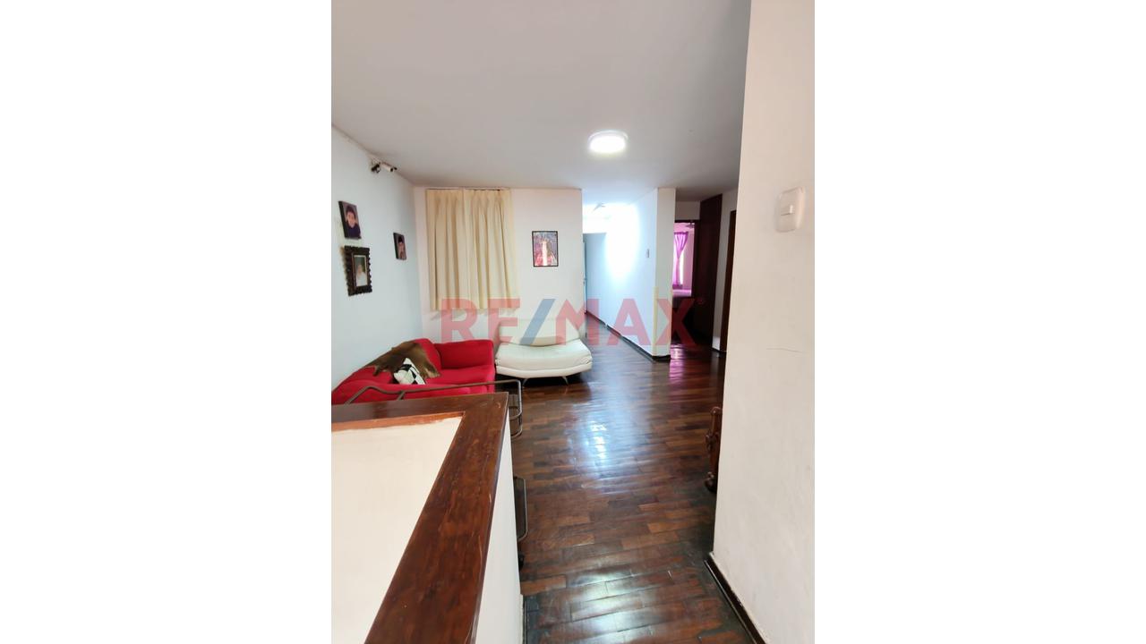 Venta De Casa Multifamiliar De 4 Pisos, Múltiples Habitaciones Y Baños Sobre Terreno De 173 M² C/Estacionamiento - 299.28 M2 De Construccion - 7