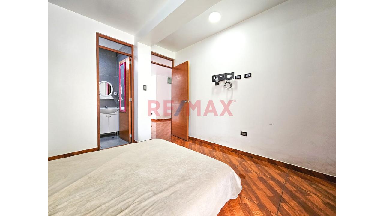 ¡Alquila Amplia Y Hermosa Casa De 2 Niveles | 4 Dormitorios + Cochera | 180 M²! - 16