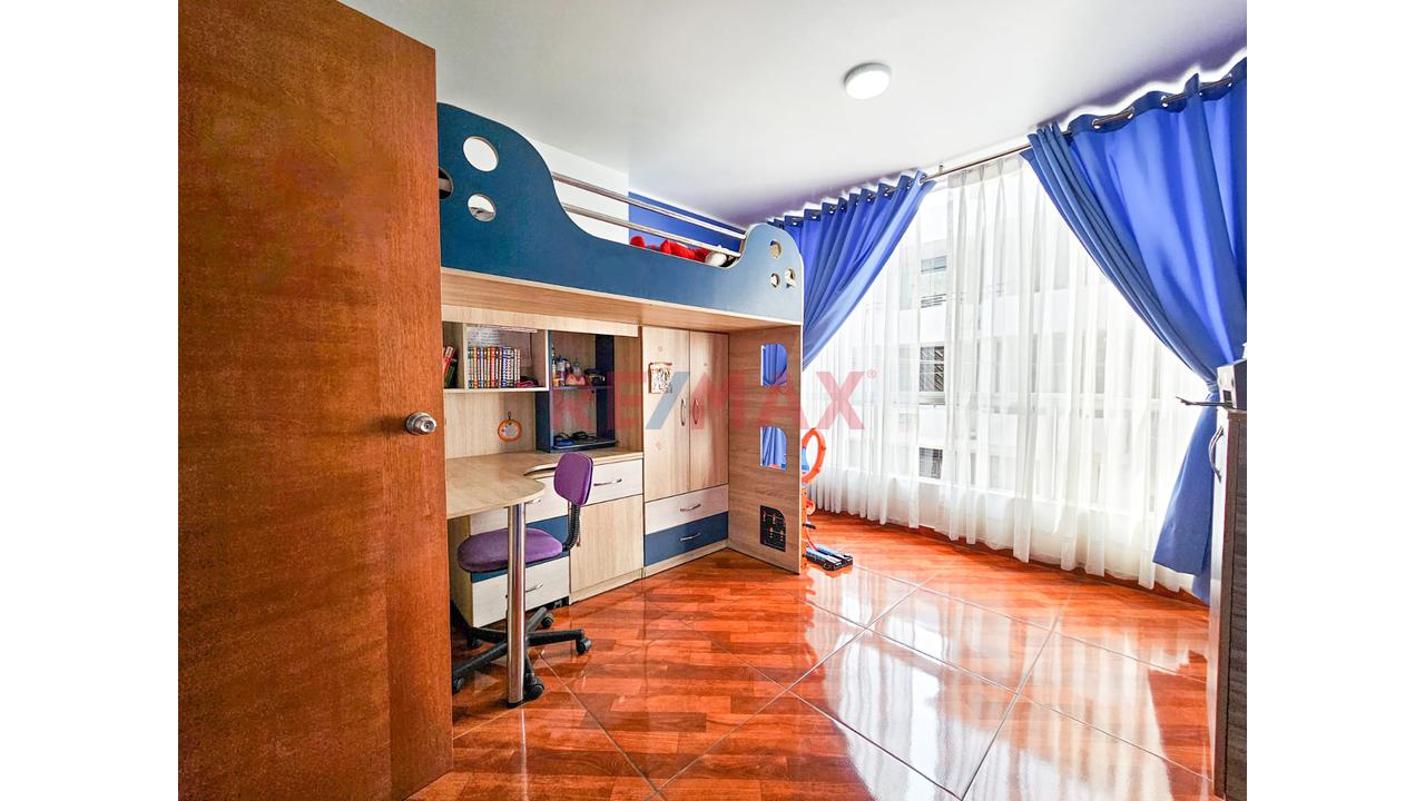 ¡Alquila Amplia Y Hermosa Casa De 2 Niveles | 4 Dormitorios + Cochera | 180 M²! - 3