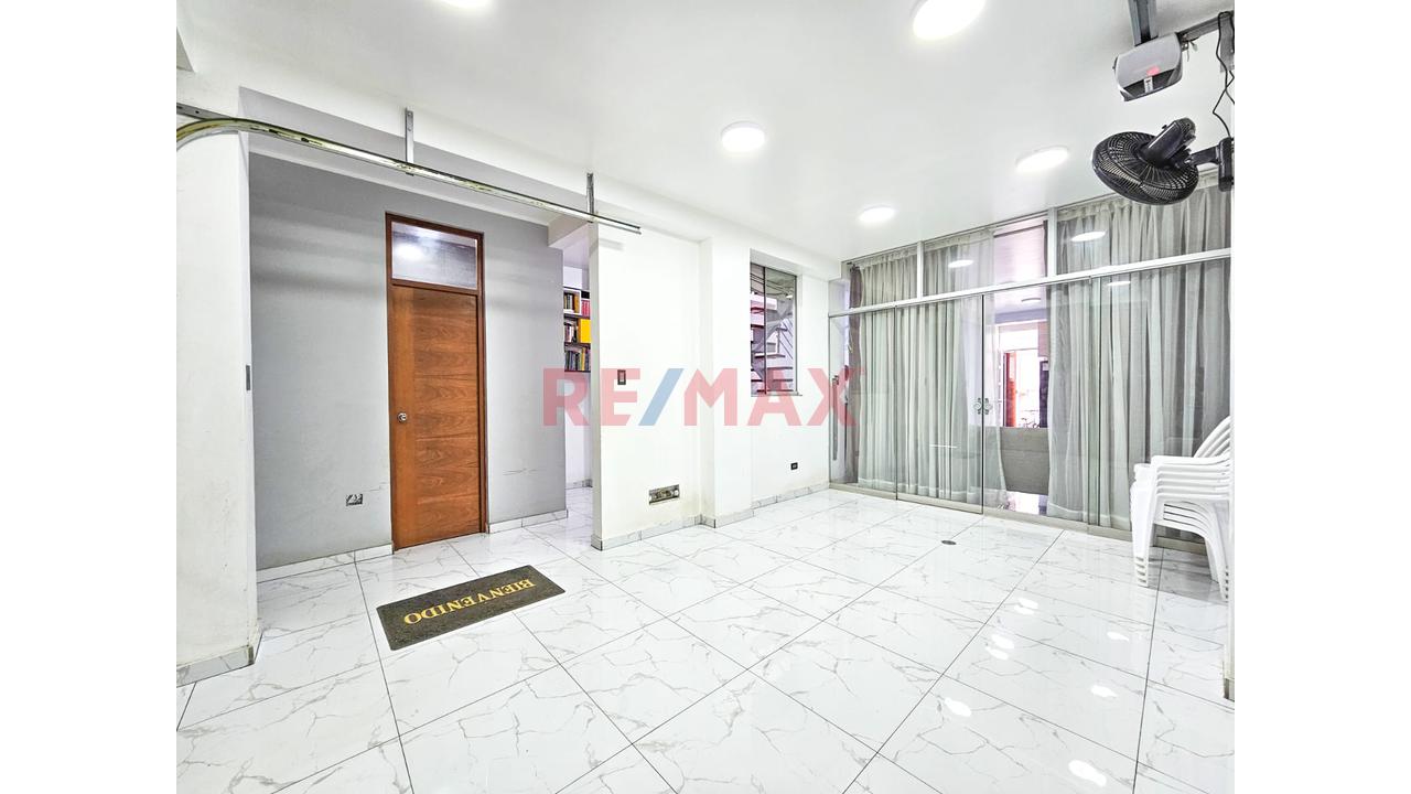 ¡Alquila Amplia Y Hermosa Casa De 2 Niveles | 4 Dormitorios + Cochera | 180 M²! - 6