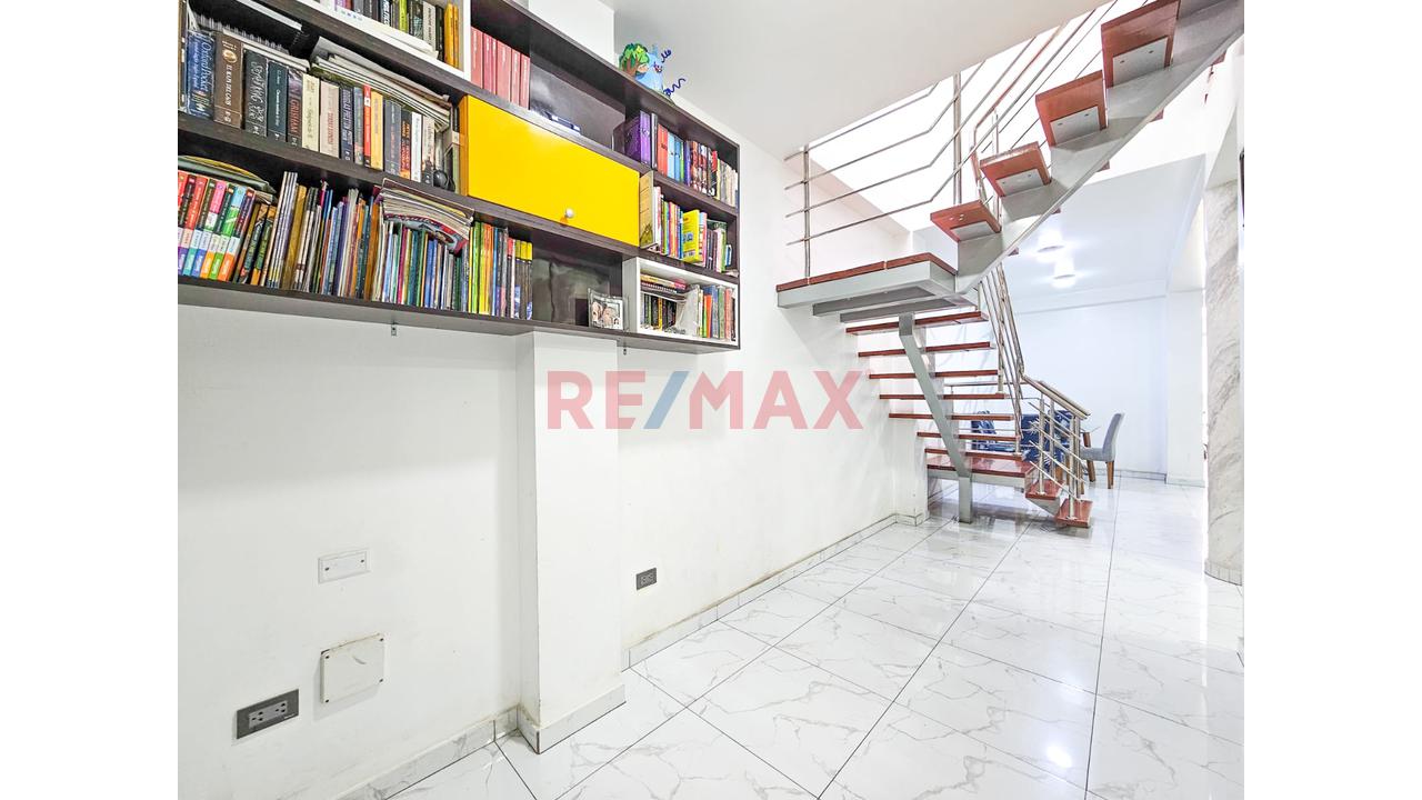 ¡Alquila Amplia Y Hermosa Casa De 2 Niveles | 4 Dormitorios + Cochera | 180 M²! - 7
