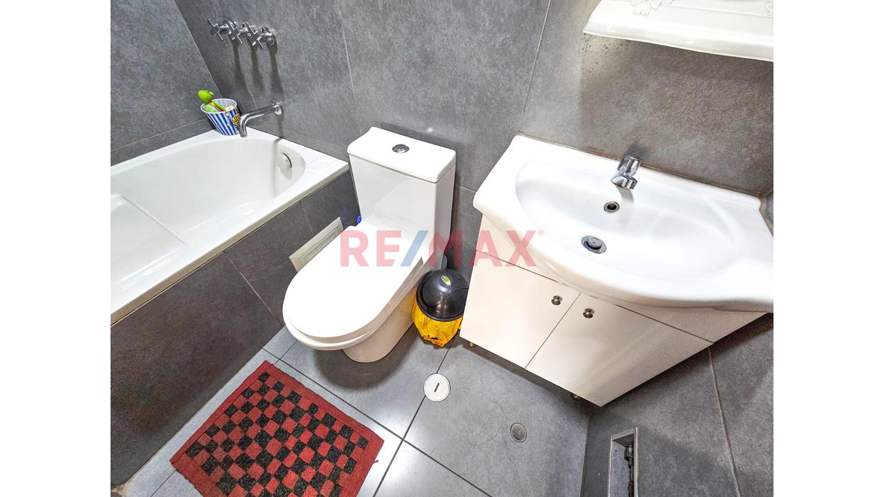 ¡Alquila Amplia Y Hermosa Casa De 2 Niveles | 4 Dormitorios + Cochera | 180 M²! - 4