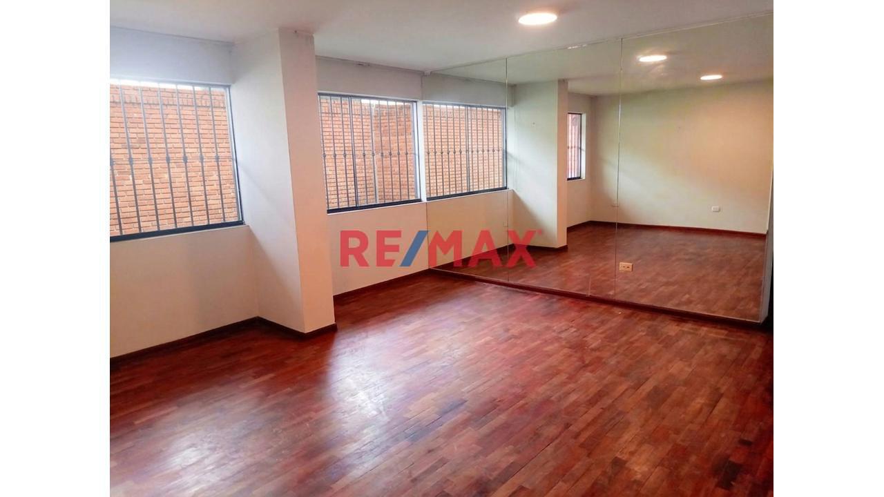 ¡Oportunidad En Surco! Departamento En Alquiler En 1Er Piso Cerca A Upc Y Esan