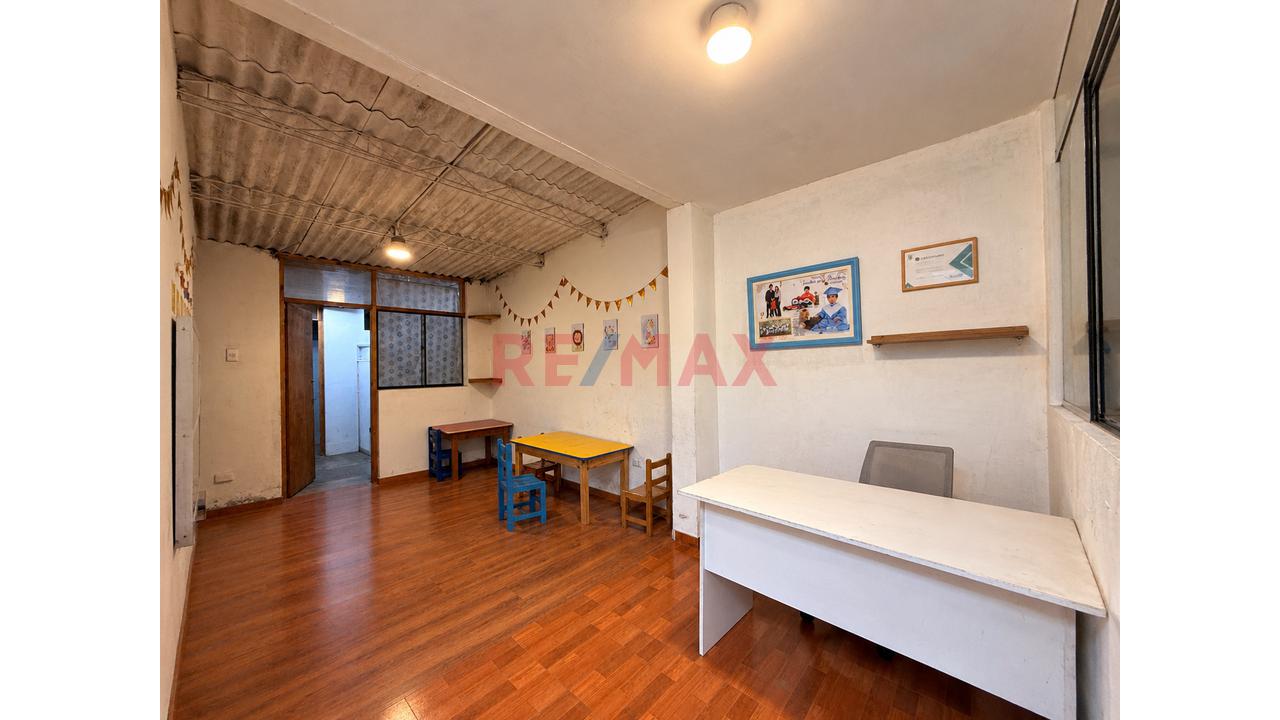 Casa En Venta - Villa Maria De Triunfo - 11