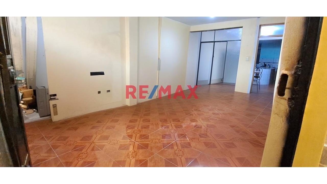 🚨 ¡Ocasión Para Vivir E Invertir En Sjl! 🏡💰 🔥 Casa De 3 Pisos + Amplia Azotea - 2
