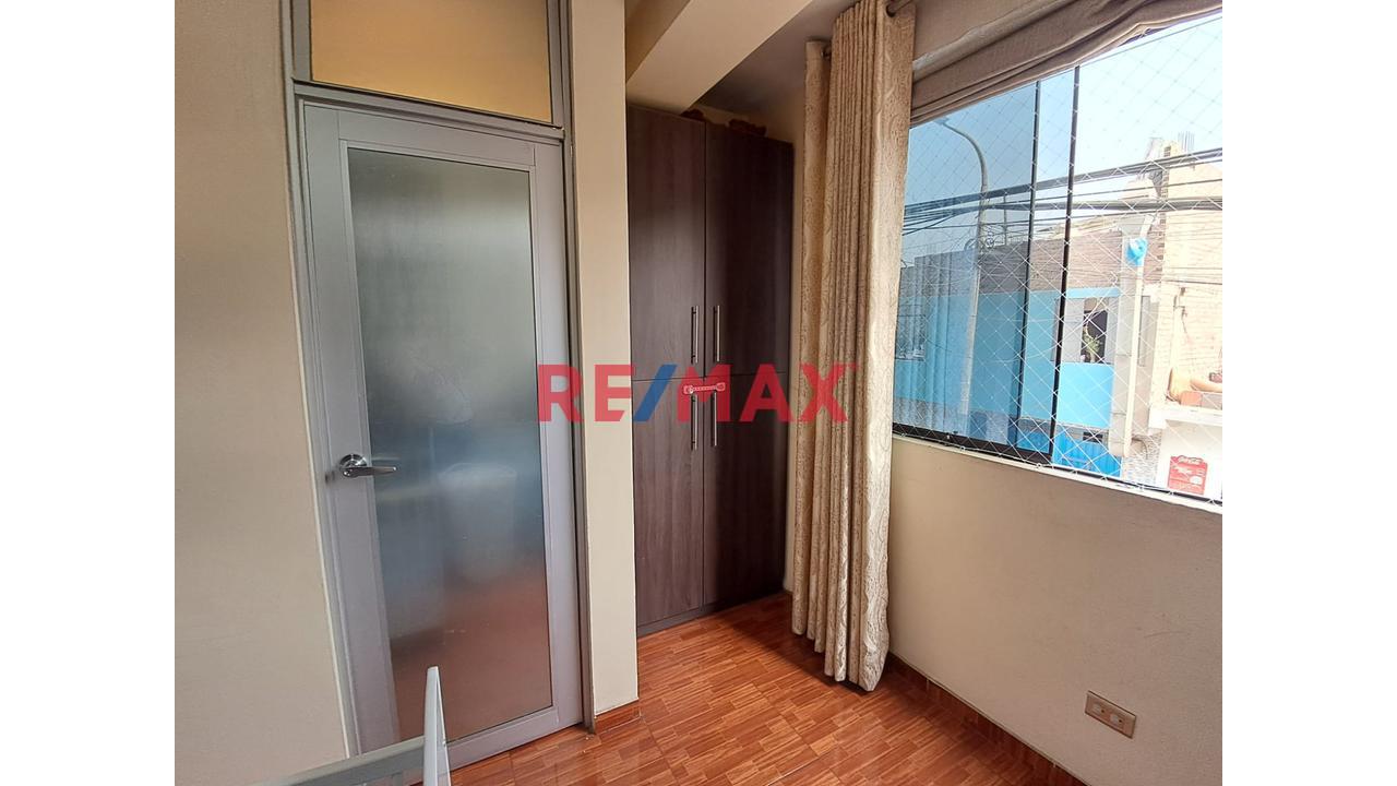 🚨 ¡Ocasión Para Vivir E Invertir En Sjl! 🏡💰 🔥 Casa De 3 Pisos + Amplia Azotea - 17