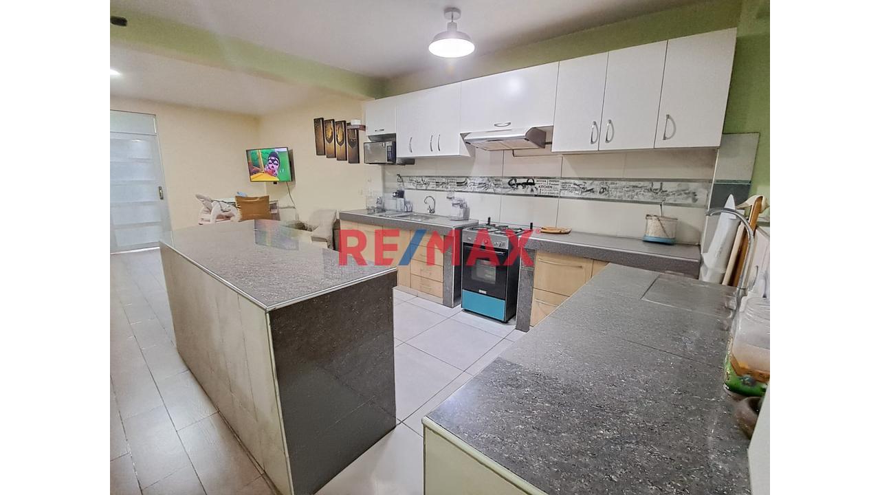 🚨 ¡Ocasión Para Vivir E Invertir En Sjl! 🏡💰 🔥 Casa De 3 Pisos + Amplia Azotea - 11