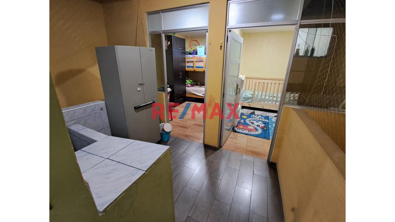 🚨 ¡Ocasión Para Vivir E Invertir En Sjl! 🏡💰 🔥 Casa De 3 Pisos + Amplia Azotea - 5