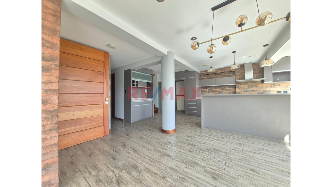 Exclusivo Dúplex En Esquina Frente A Parque Con Terraza Y Vista A Los Volcanes - 2