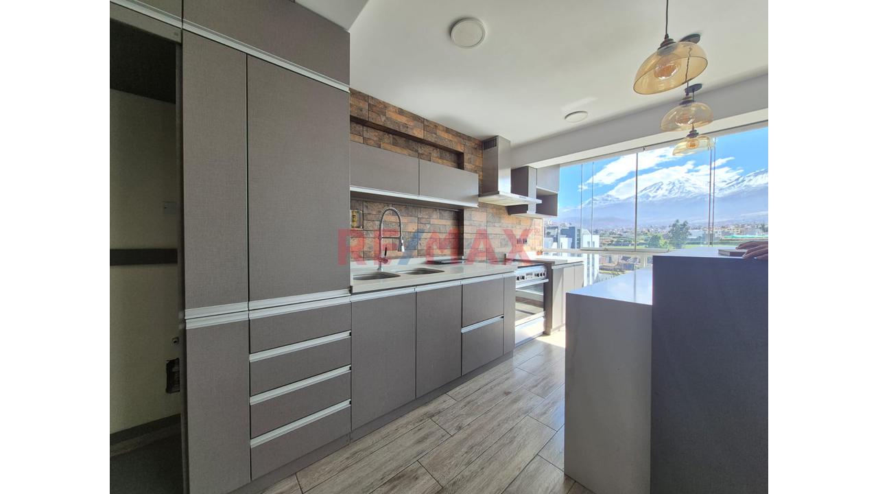 Exclusivo Dúplex En Esquina Frente A Parque Con Terraza Y Vista A Los Volcanes - 7