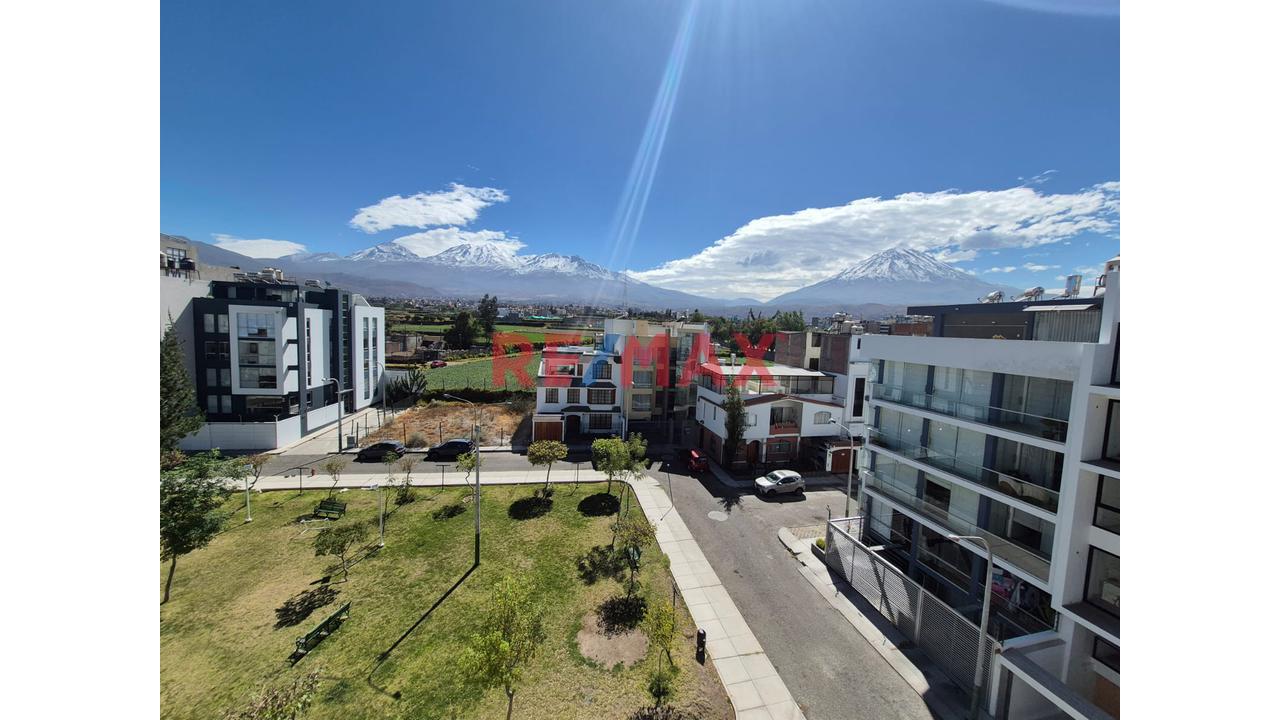 Exclusivo Dúplex En Esquina Frente A Parque Con Terraza Y Vista A Los Volcanes - 1