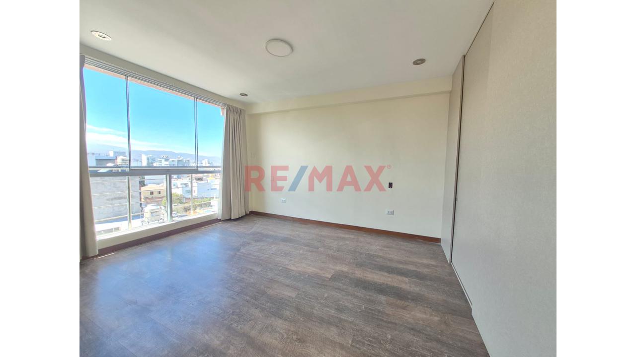 Exclusivo Dúplex En Esquina Frente A Parque Con Terraza Y Vista A Los Volcanes - 10