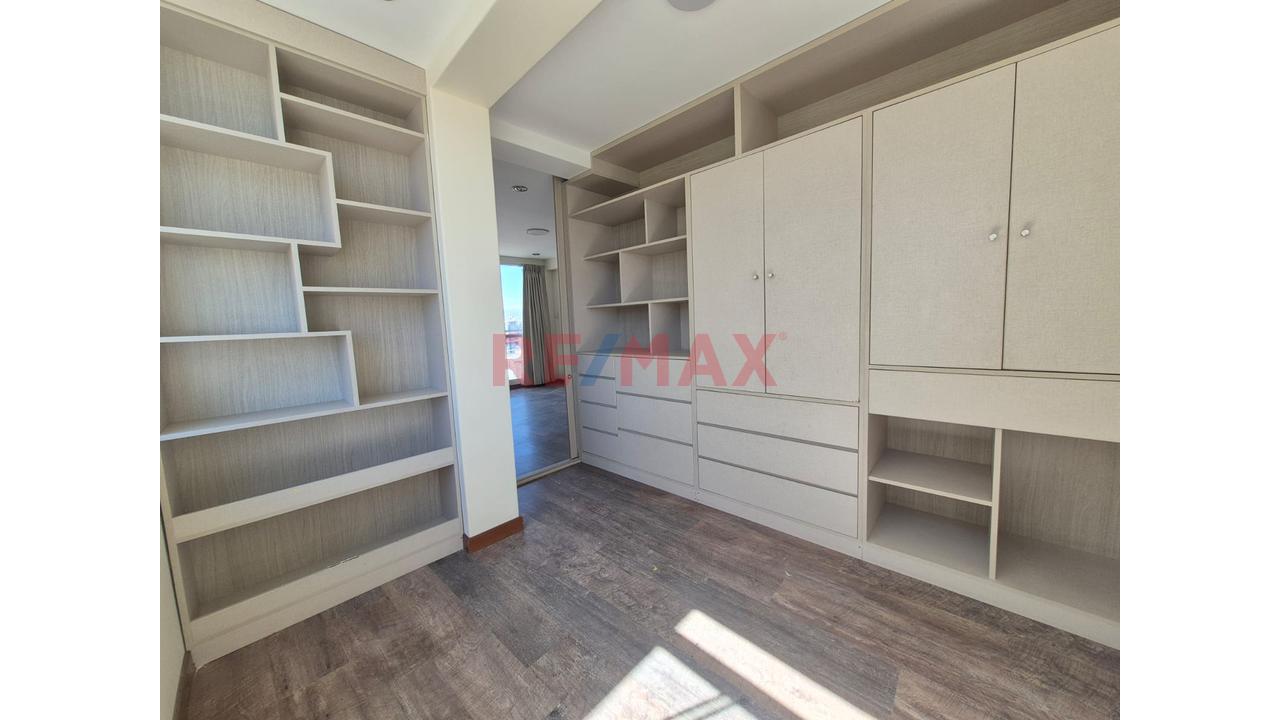 Exclusivo Dúplex En Esquina Frente A Parque Con Terraza Y Vista A Los Volcanes - 9