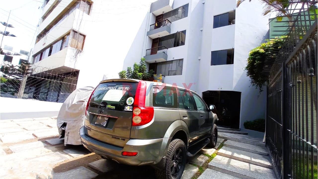 Alquiler De Departamento En Primer Piso Con Cochera  Y Dos Dormitorios — foto 12