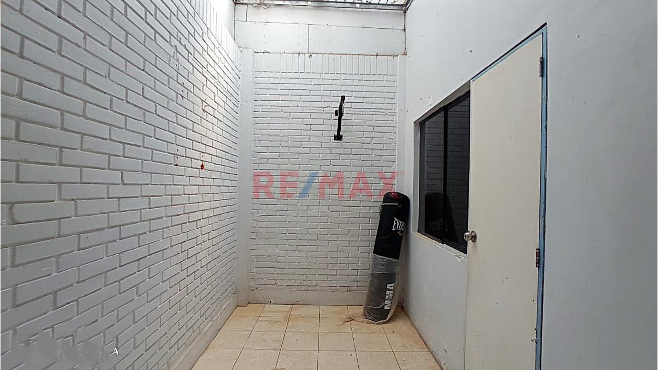 Alquiler De Departamento En Primer Piso Con Cochera  Y Dos Dormitorios — foto 9