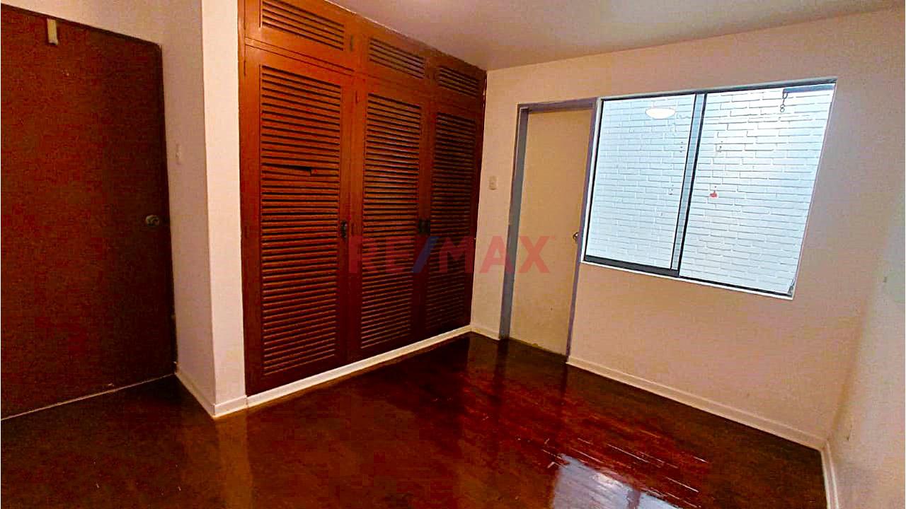 Alquiler De Departamento En Primer Piso Con Cochera  Y Dos Dormitorios — foto 4