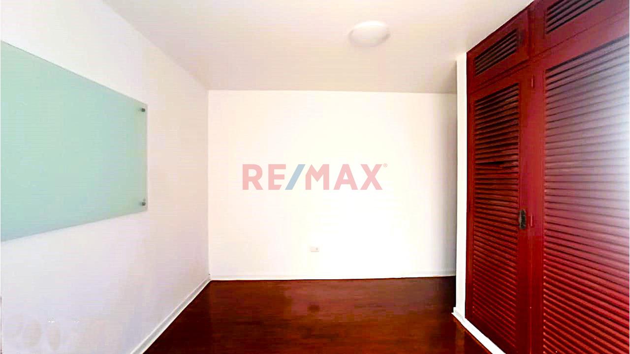 Alquiler De Departamento En Primer Piso Con Cochera  Y Dos Dormitorios — foto 6