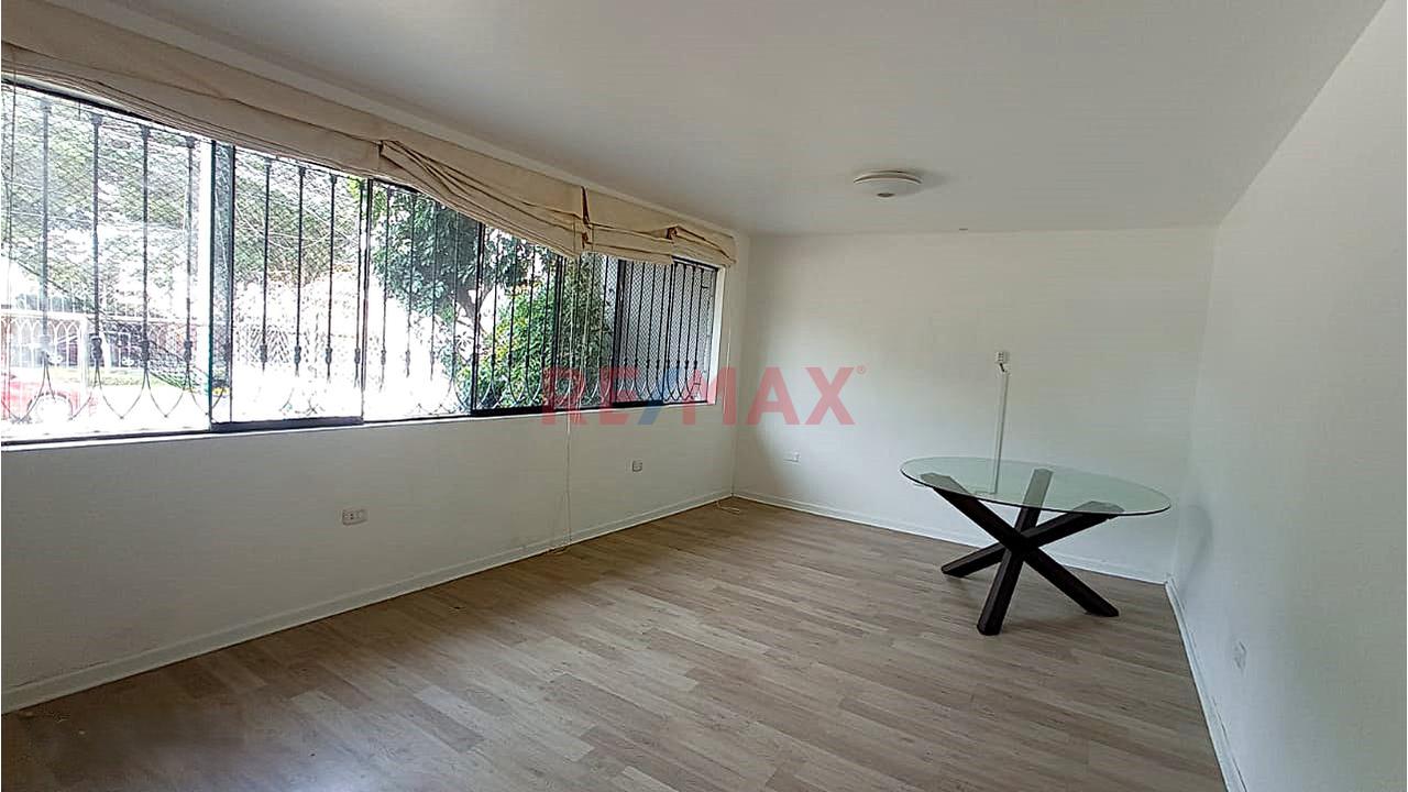 Alquiler De Departamento En Primer Piso Con Cochera  Y Dos Dormitorios — foto 3
