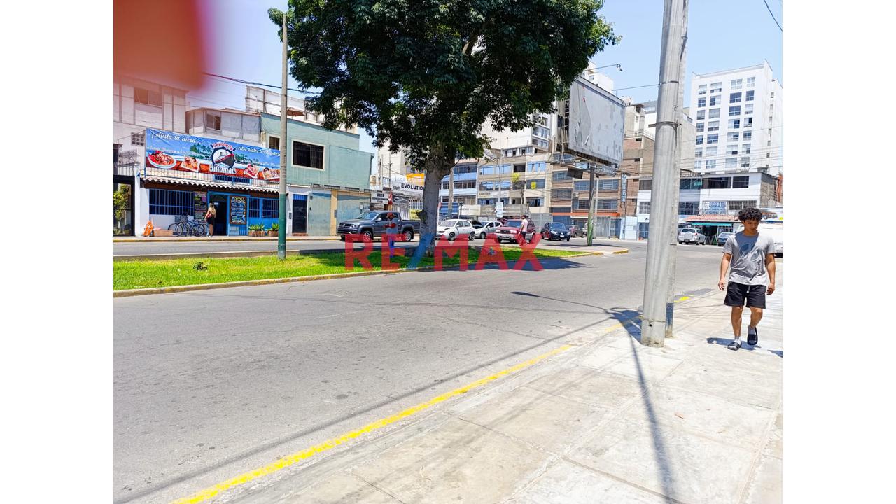 Local Comercial En Venta En Miraflores | 300 M² | Cz | 7 Pisos - 6