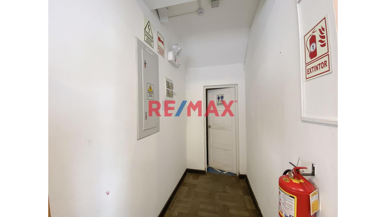 Local Comercial En Venta En Miraflores | 300 M² | Cz | 7 Pisos - 5