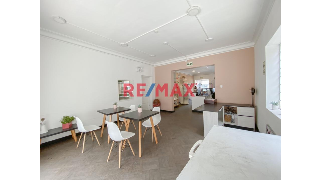 Local Comercial En Venta En Miraflores | 300 M² | Cz | 7 Pisos - 3