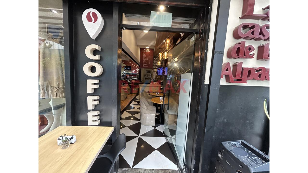 📍 **Se Alquila Local Comercial En Miraflores** - 17
