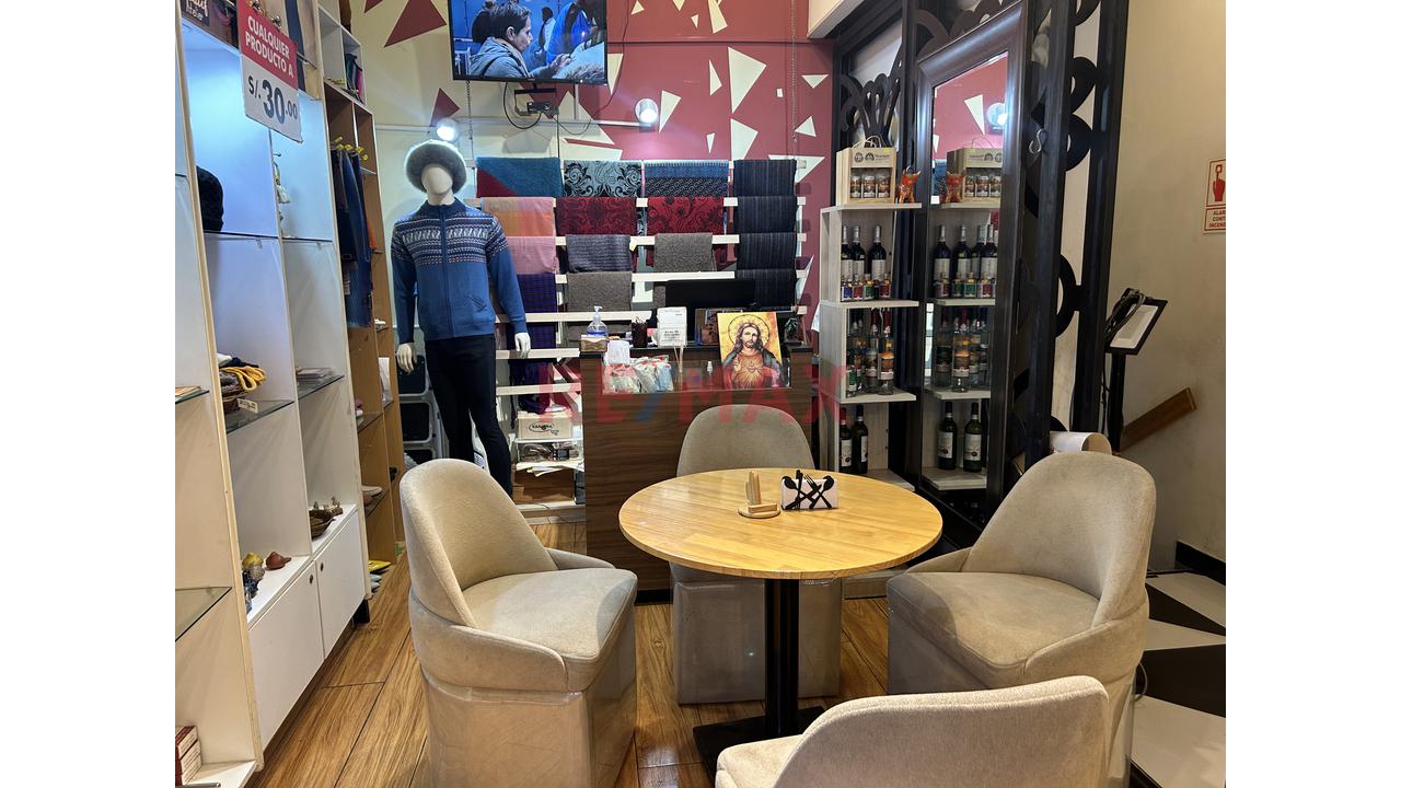 📍 **Se Alquila Local Comercial En Miraflores** - 13