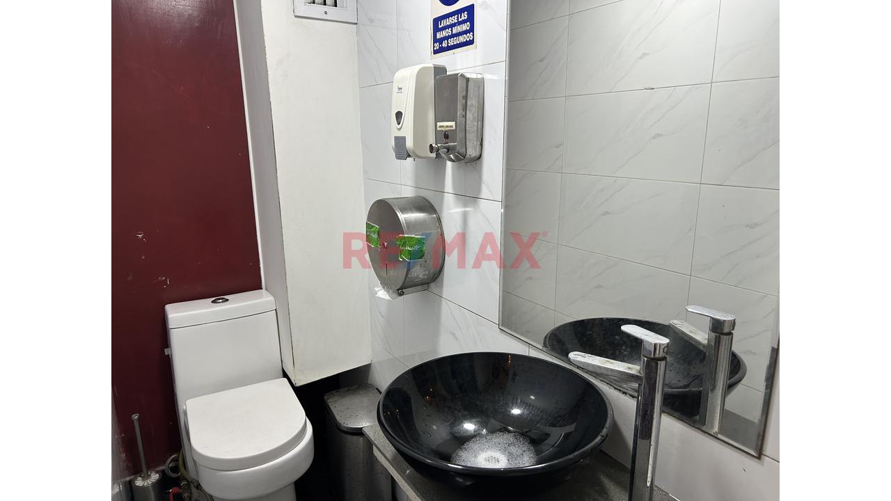 📍 **Se Alquila Local Comercial En Miraflores** - 7