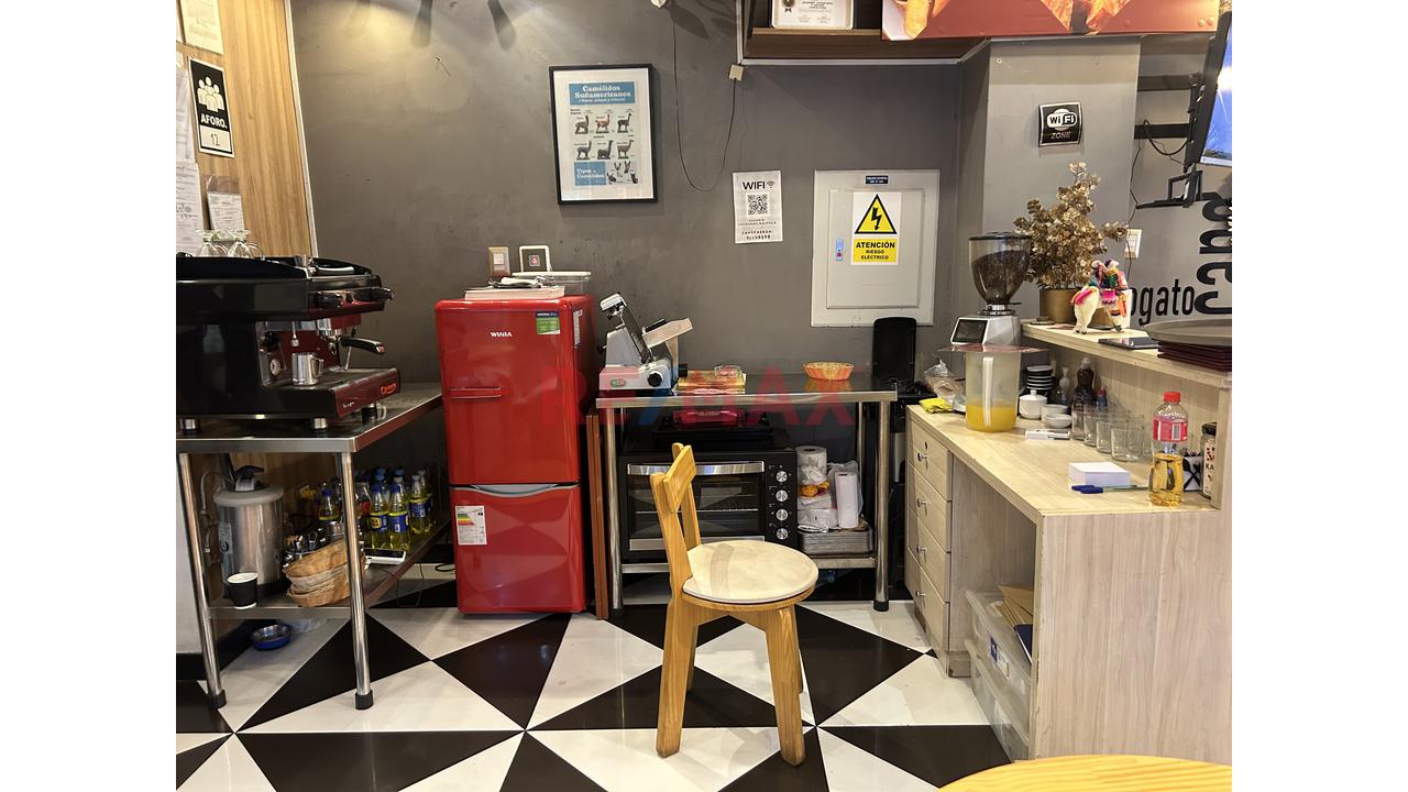 📍 **Se Alquila Local Comercial En Miraflores** - 16