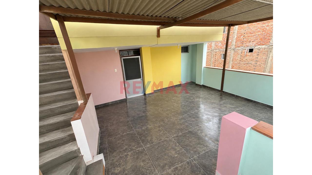 ¡Gran Oportunidad De Inversión Y Vivienda En Villa María Del Triunfo! — foto 10
