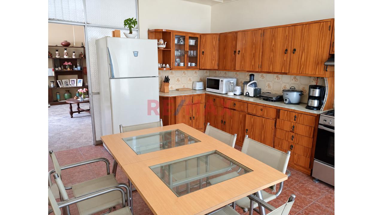 🏡 Amplia Casa En Alquiler En Miraflores – 5 Habitaciones 🛏️ Y Estacionamiento Para 4 Vehículos 🚗 | Ideal Para Empresas 🏢 - 9