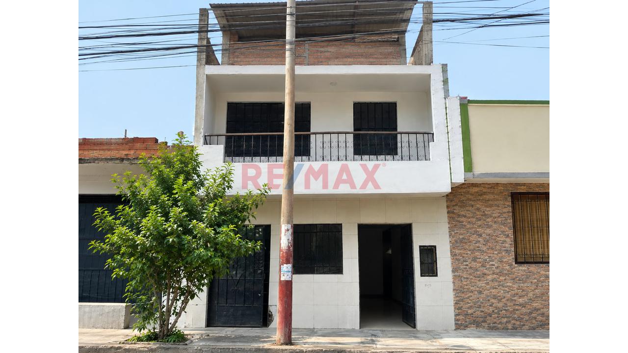 Casa De 2 Pisos Independientes + Tercer Nivel Semiconstruido – Chaclacayo