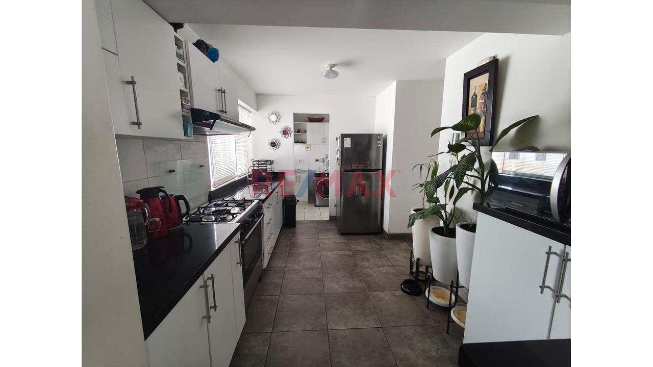 Departamento Amplio De 3 Habitaciones Y Cuarto De Servicio Con Cochera En 4To Piso Con Ascensor Directo — foto 5