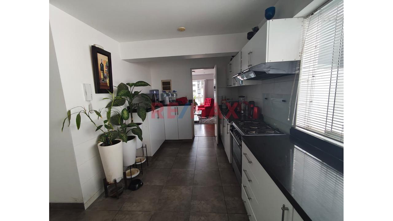 Departamento Amplio De 3 Habitaciones Y Cuarto De Servicio Con Cochera En 4To Piso Con Ascensor Directo — foto 6