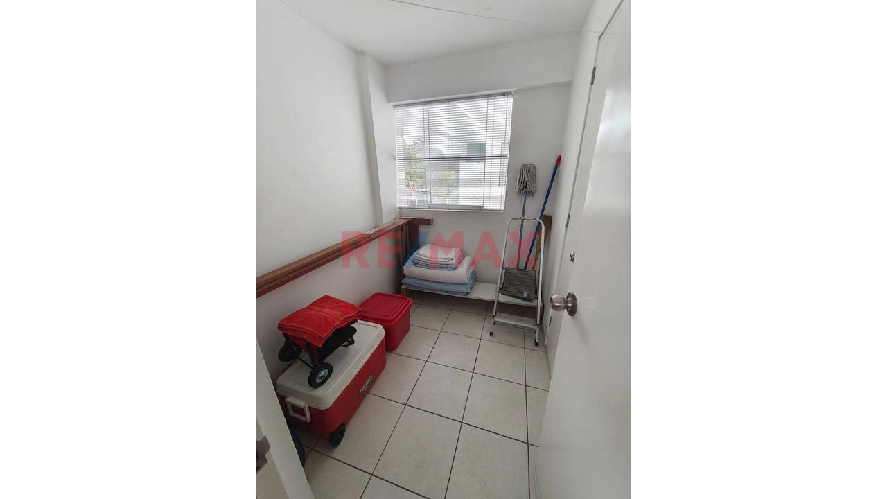 Departamento Amplio De 3 Habitaciones Y Cuarto De Servicio Con Cochera En 4To Piso Con Ascensor Directo — foto 14
