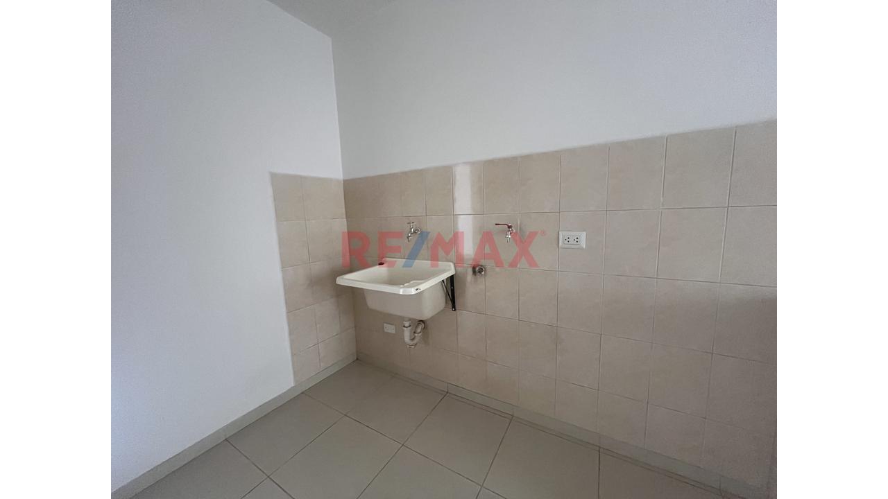 Departamento En Venta En El Agustino Urb La Atarjea - 2