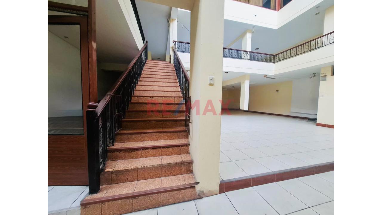 Local Comercial En Alquiler En Villa Maria Del Triunfo - 4
