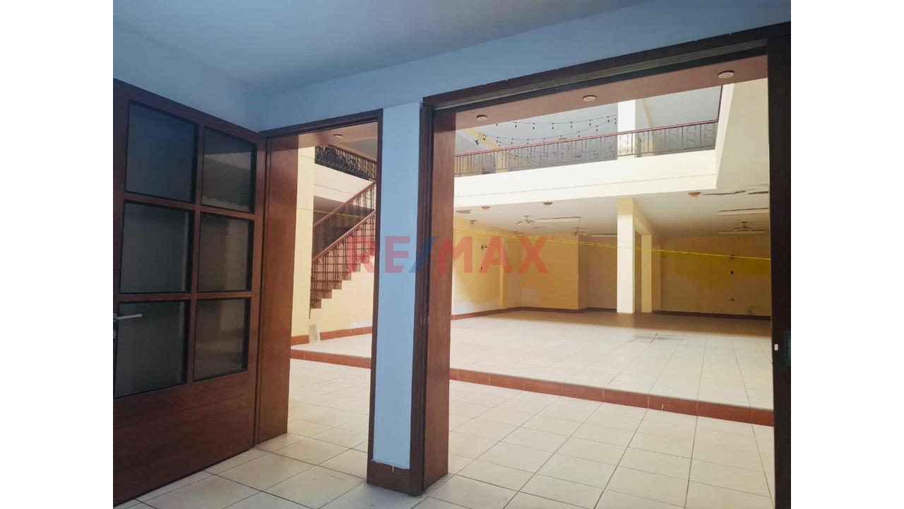 Local Comercial En Alquiler En Villa Maria Del Triunfo - 2