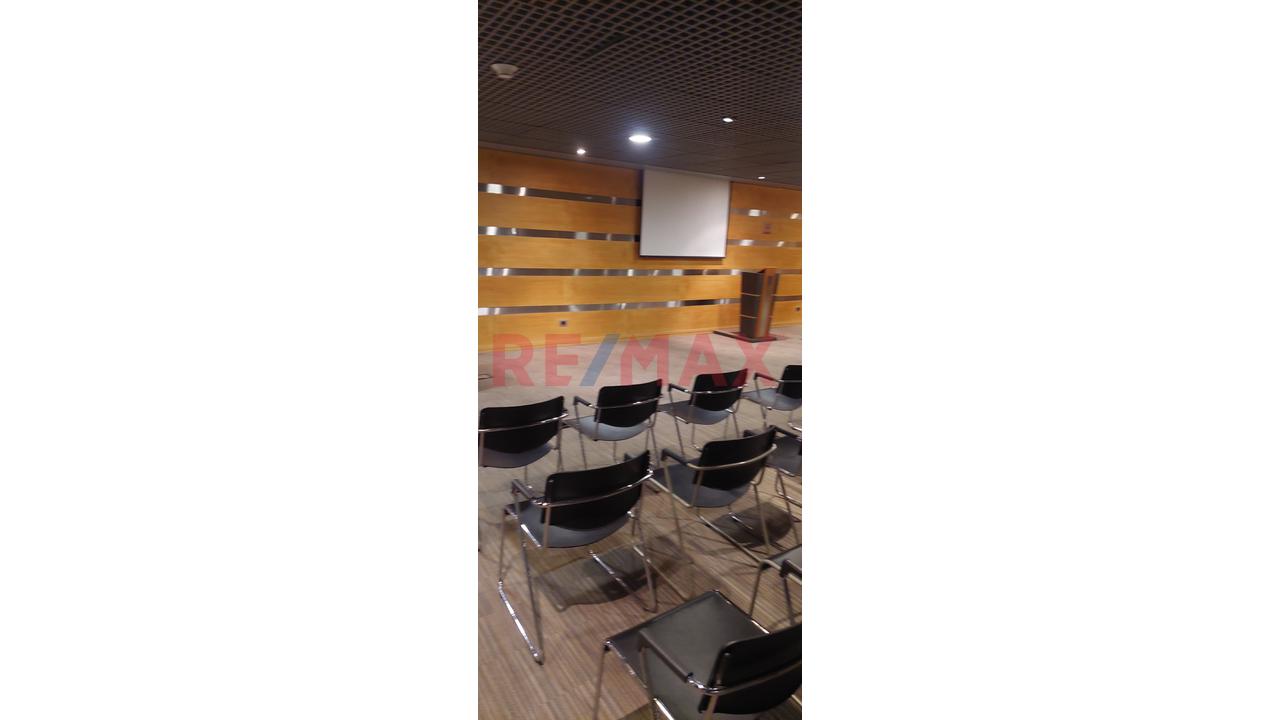 Oficina Amoblada Y Equipada En El Centro Financiero De San Isidro. Son 72 M2 + 1 Estacionamiento - 3