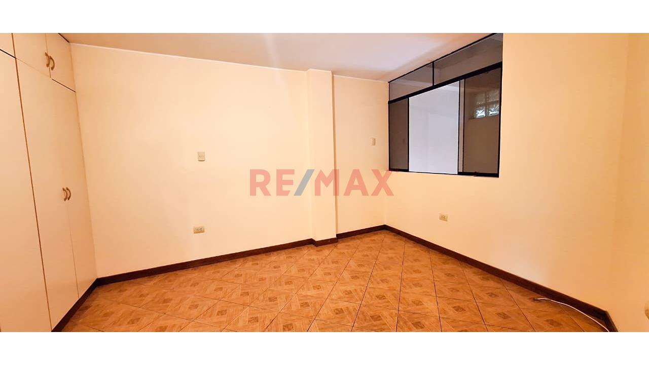 Casa En Alquiler En San Borja, 7 Dorm., Jardìn, Terraza Y 2 Cocheras - 17
