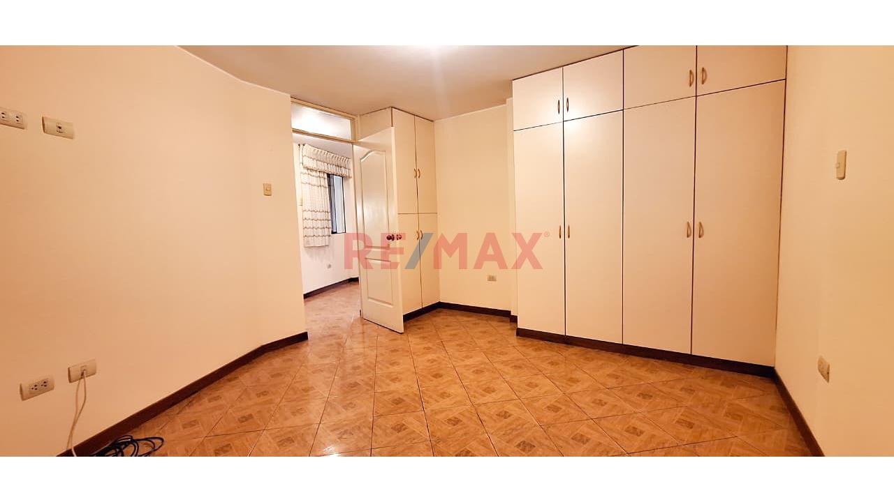 Casa En Alquiler En San Borja, 7 Dorm., Jardìn, Terraza Y 2 Cocheras - 18