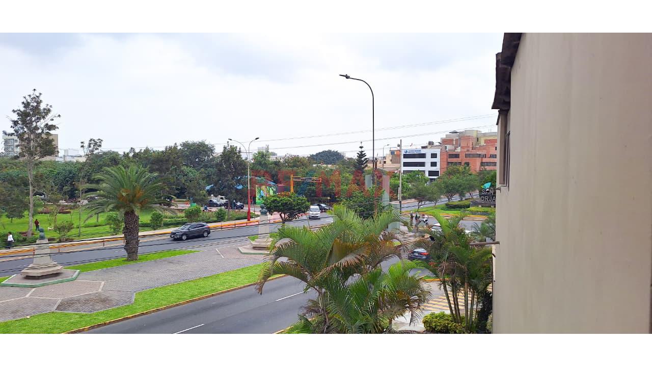Casa En Alquiler En San Borja, 7 Dorm., Jardìn, Terraza Y 2 Cocheras — foto 3