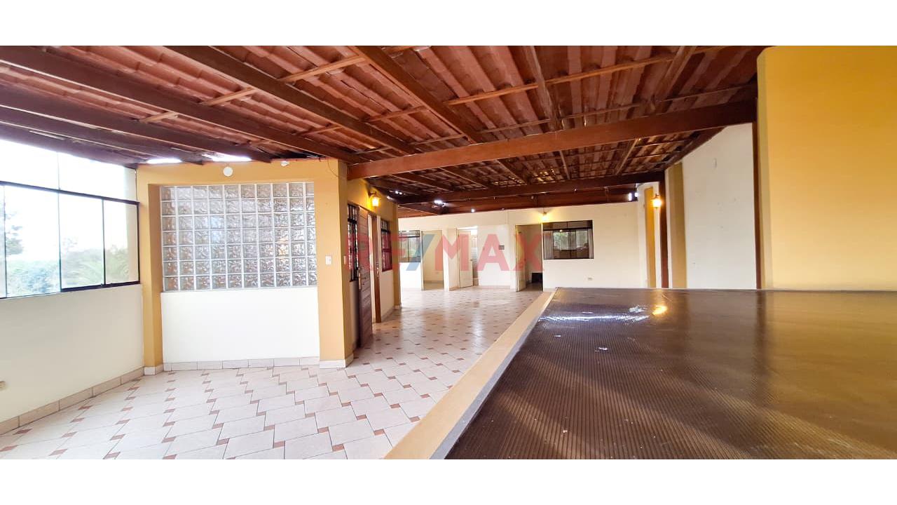 Casa En Alquiler En San Borja, 7 Dorm., Jardìn, Terraza Y 2 Cocheras — foto 4
