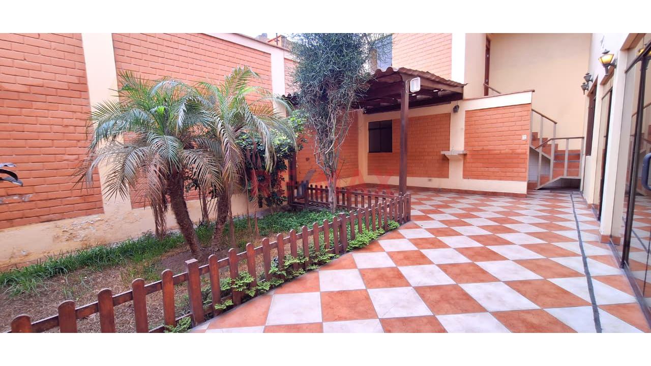 Casa En Alquiler En San Borja, 7 Dorm., Jardìn, Terraza Y 2 Cocheras — foto 5