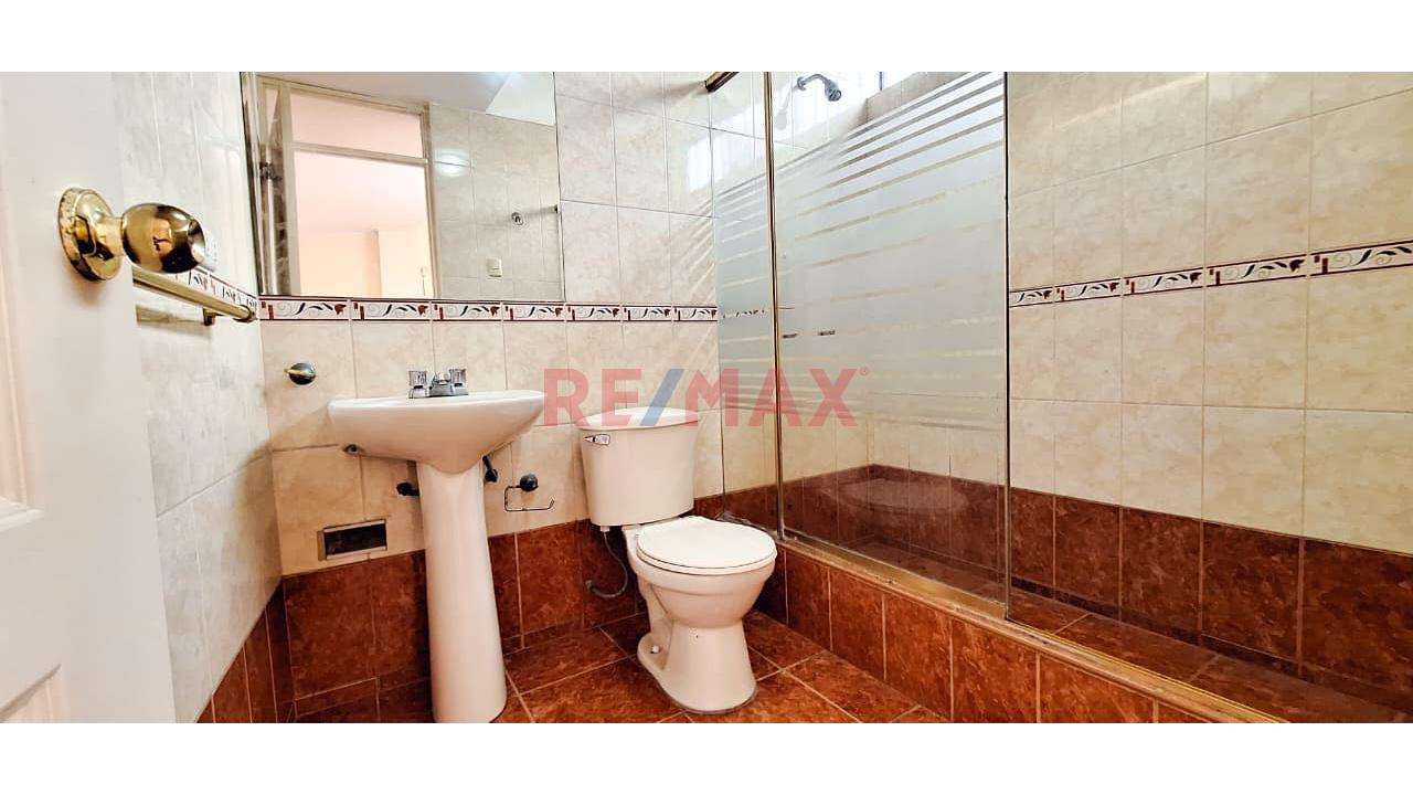 Casa En Alquiler En San Borja, 7 Dorm., Jardìn, Terraza Y 2 Cocheras - 20