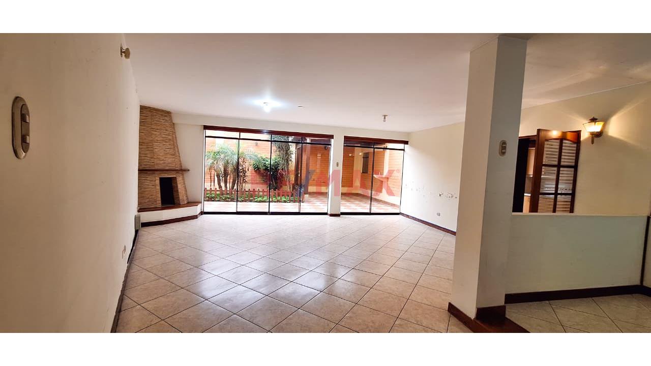 Casa En Alquiler En San Borja, 7 Dorm., Jardìn, Terraza Y 2 Cocheras — foto 2