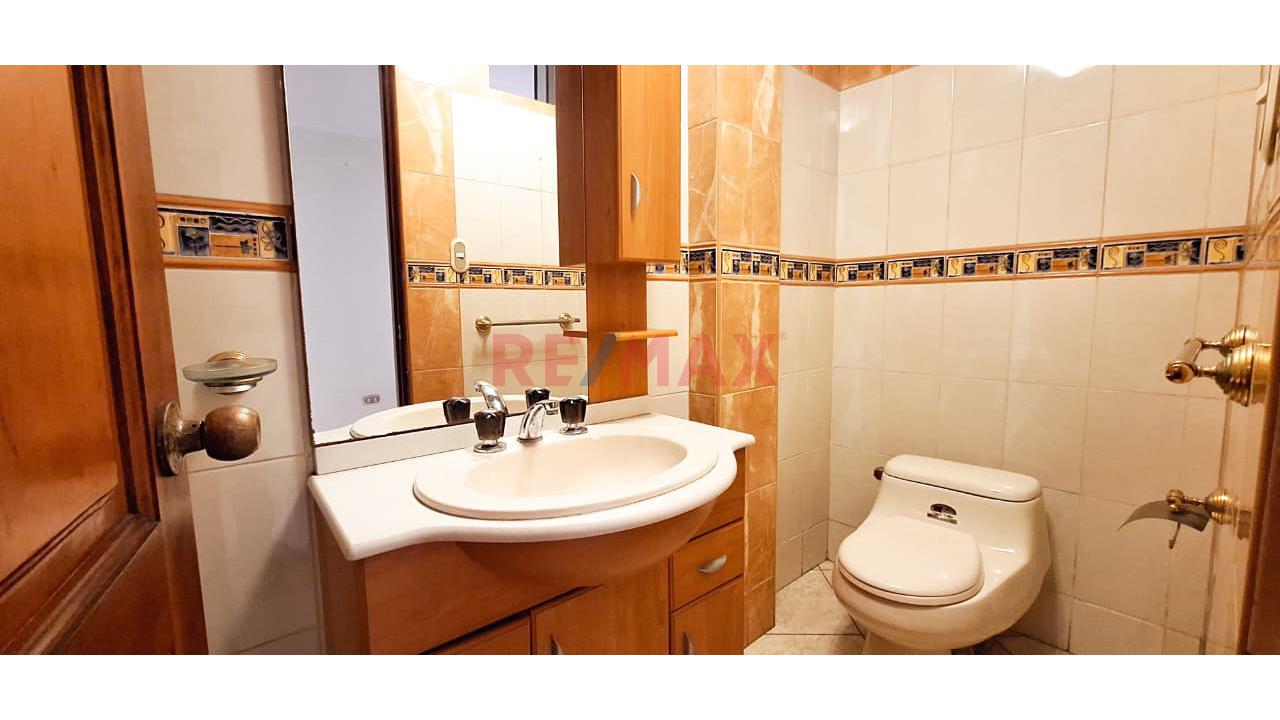 Casa En Alquiler En San Borja, 7 Dorm., Jardìn, Terraza Y 2 Cocheras — foto 13