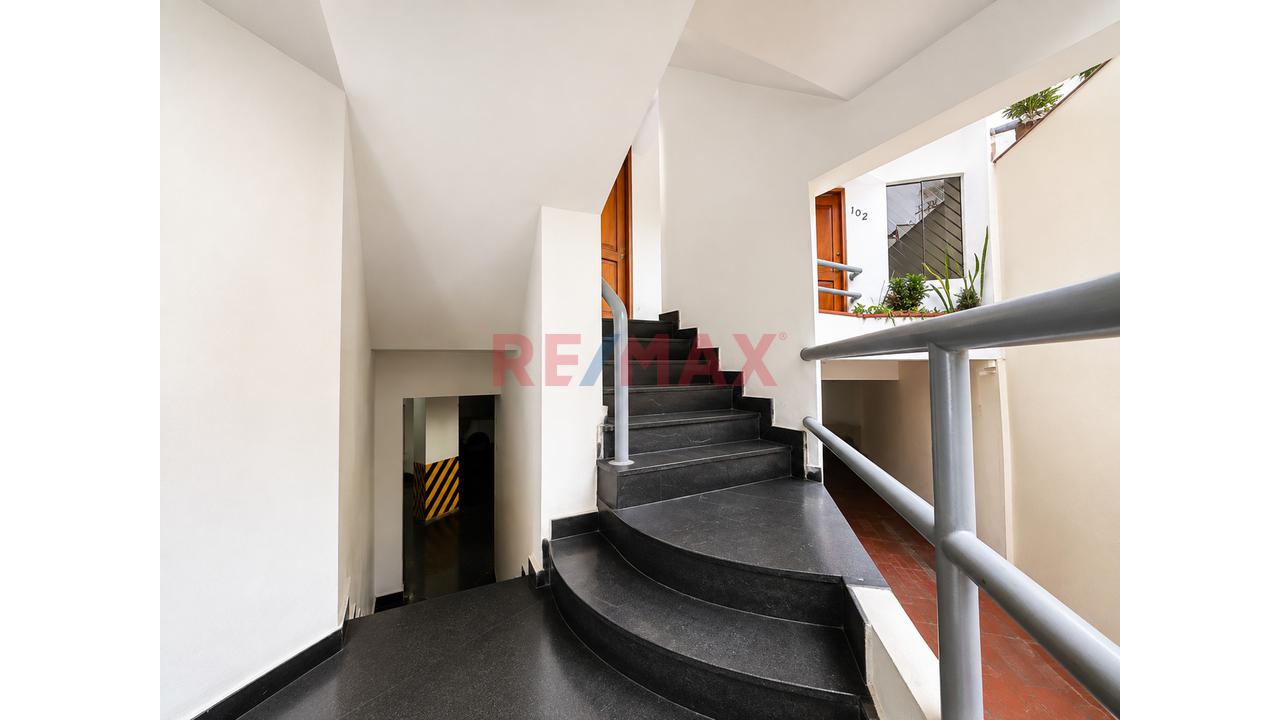 Venta Departamento 143 M² Frente A Parque – 3 Dormitorios Remodelado – Valle Hermoso, Surco - 18
